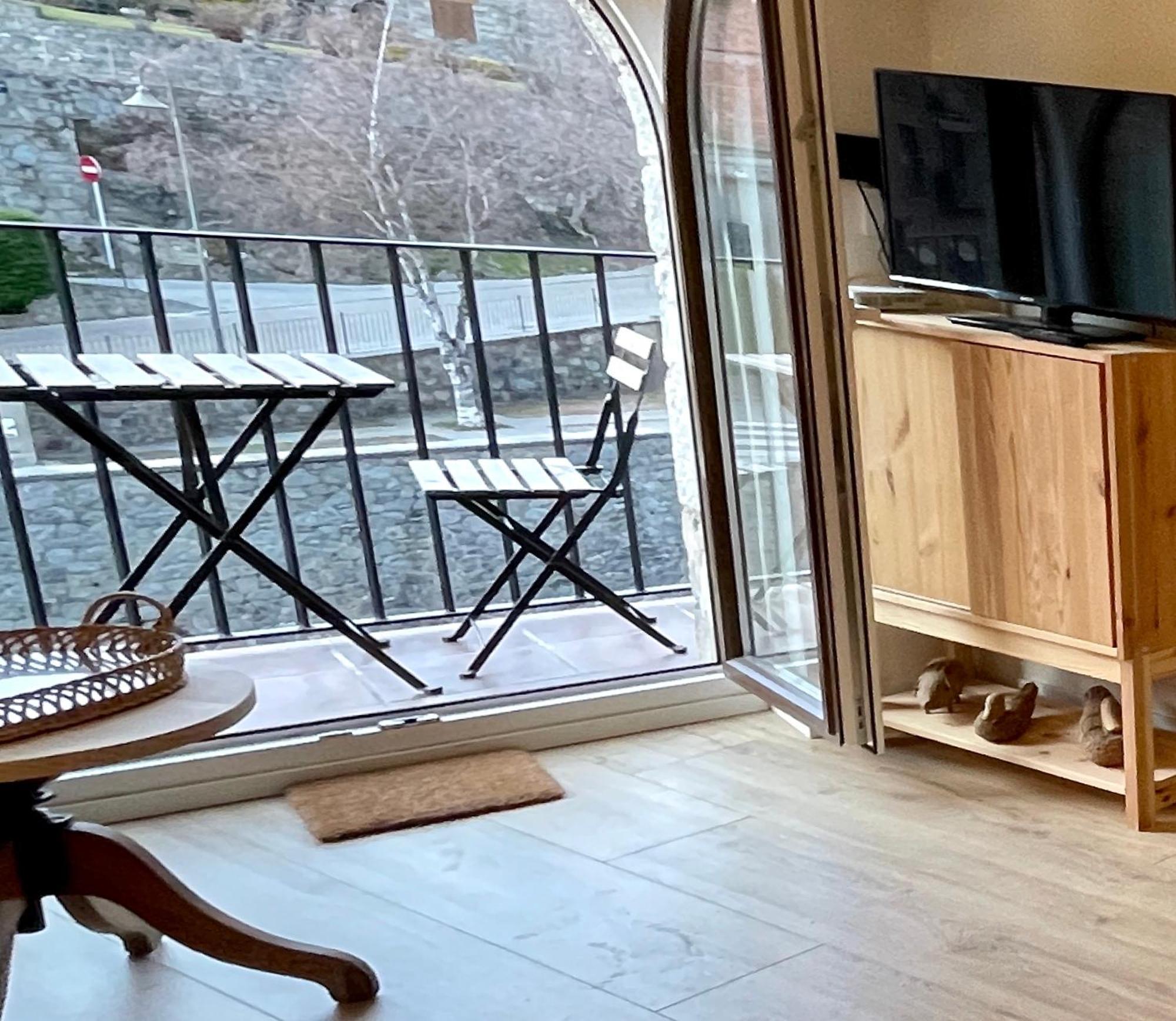 קמפרודון Apartamento Colgante Al Rio Con Vistas Al Puente מראה חיצוני תמונה