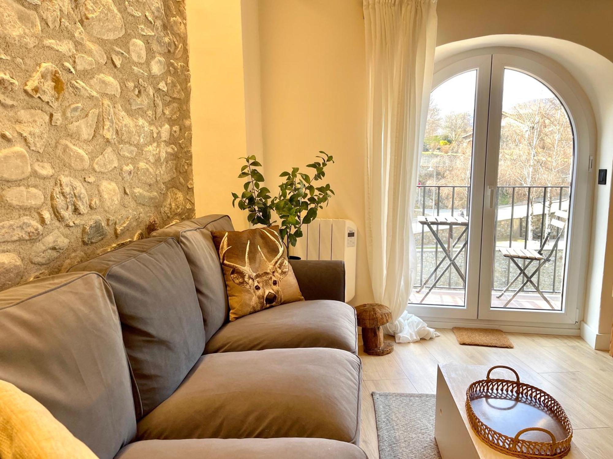 קמפרודון Apartamento Colgante Al Rio Con Vistas Al Puente מראה חיצוני תמונה
